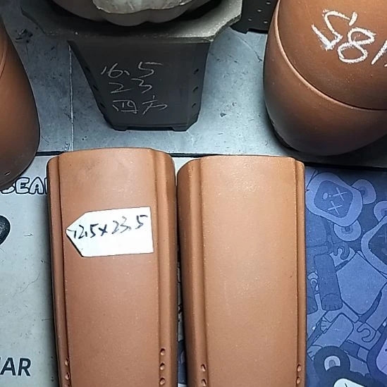 红泥四方签筒两个花盆