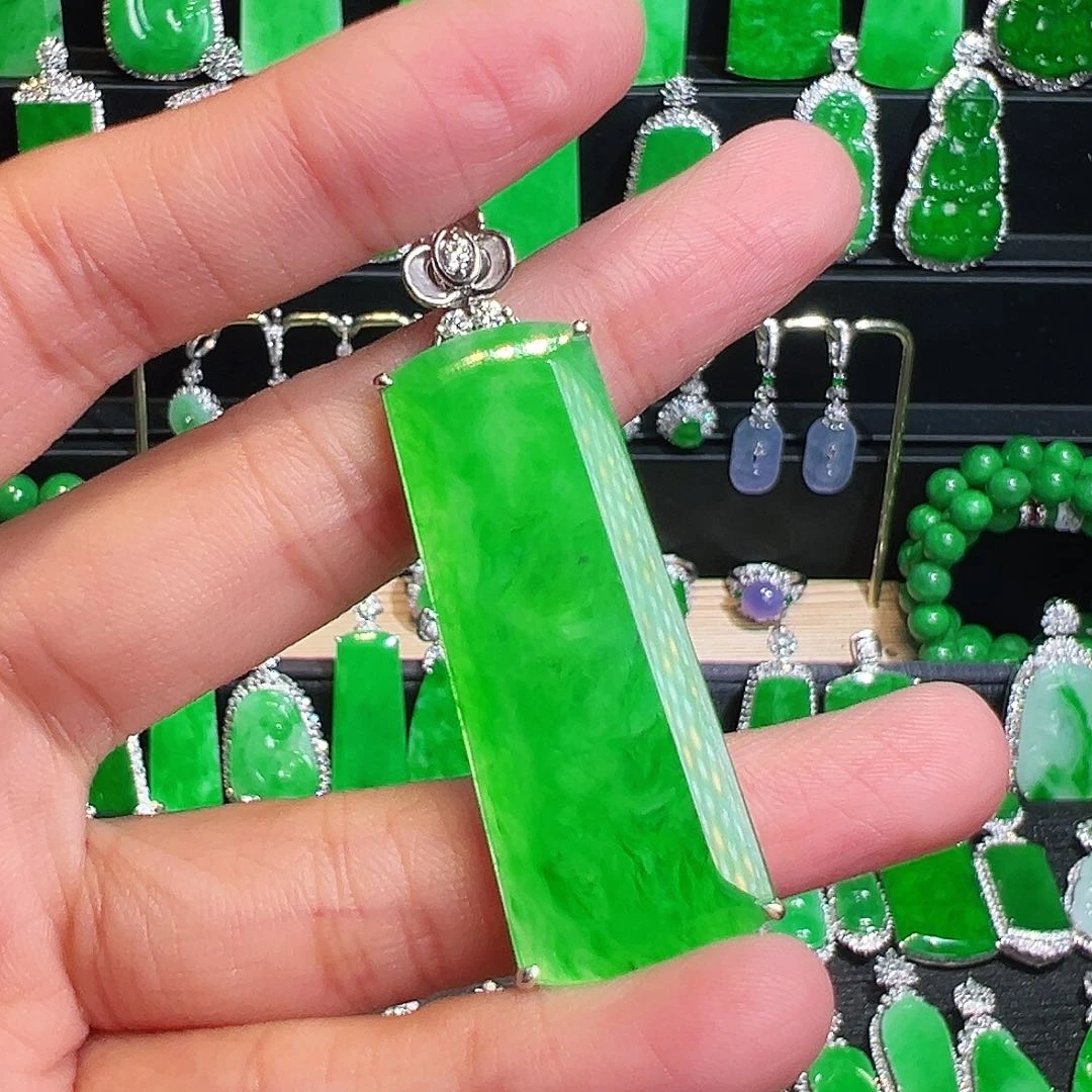 翡翠吊坠(不含链)18K金镶嵌