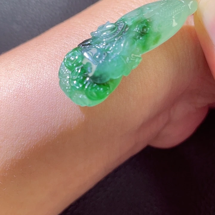 翡翠18K金镶嵌颈饰翡翠