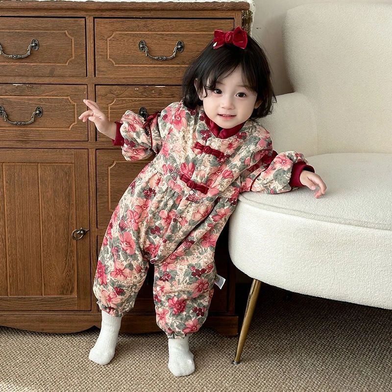 婴儿衣服冬季加绒婴儿连体衣小花朵新年扣新生儿衣服新款婴儿冬装