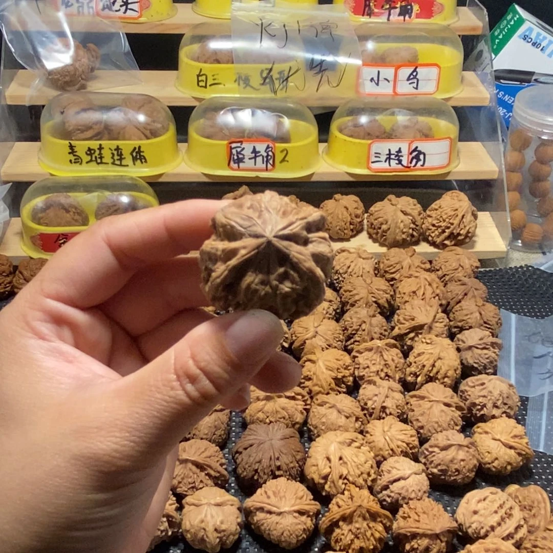 文玩核桃吊坠沃**河核桃异形