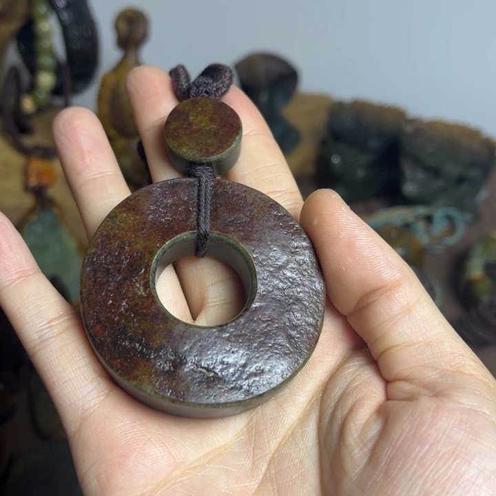 未镶嵌岫岩河磨玉（透闪石质玉）挂件