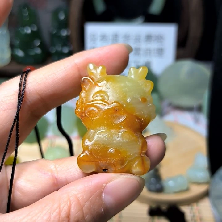 蛇纹石玉颈饰未镶嵌茗