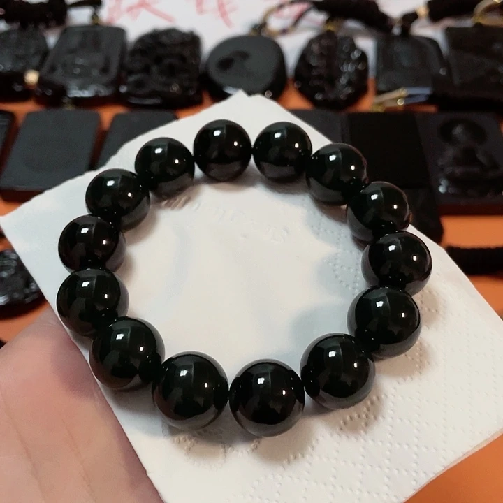 翡翠颈饰未镶嵌喜****?