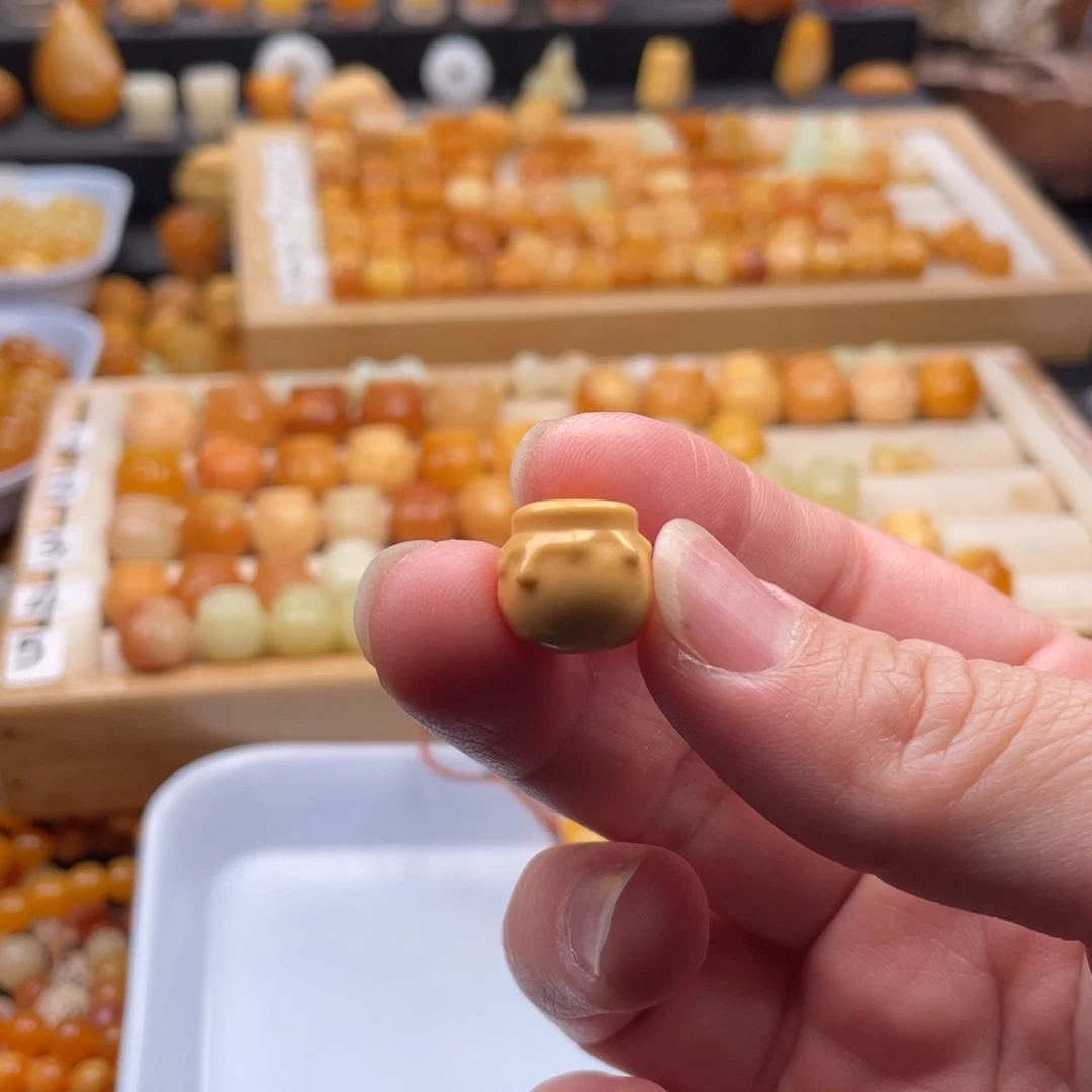 石英质玉（缅黄）未镶嵌颈饰z***p