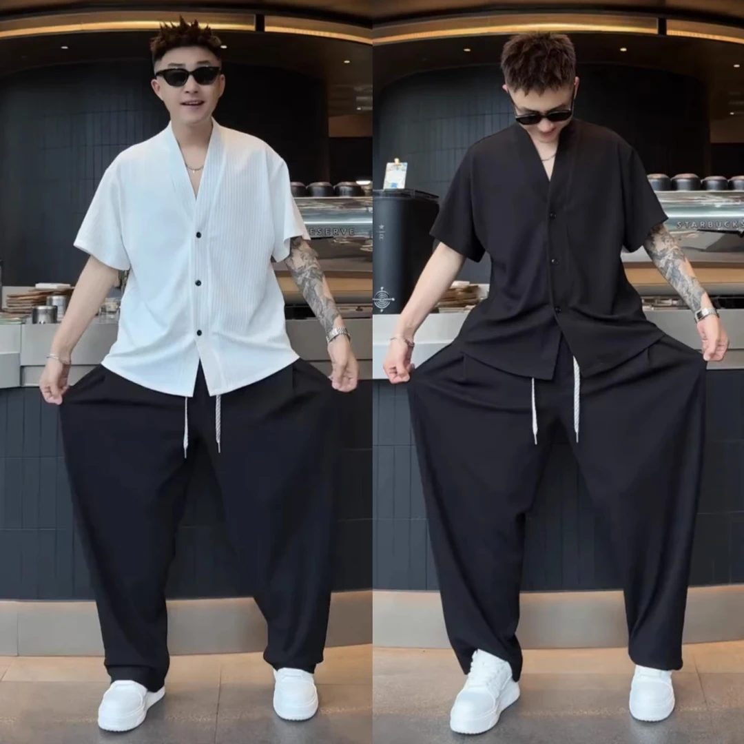 夏季极简风V领竖纹肌理感休闲套装男士百搭短袖开衫休闲裤两件套