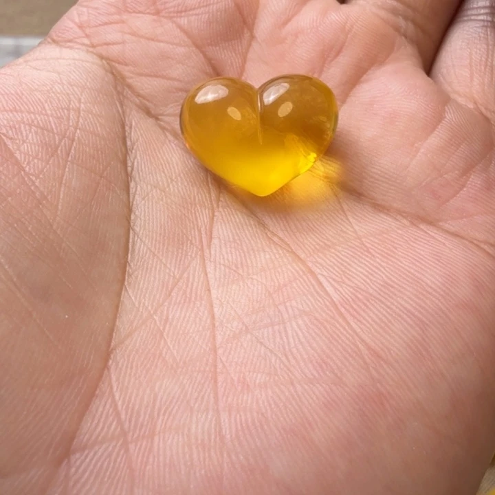 琥珀未镶嵌裸石屁桃