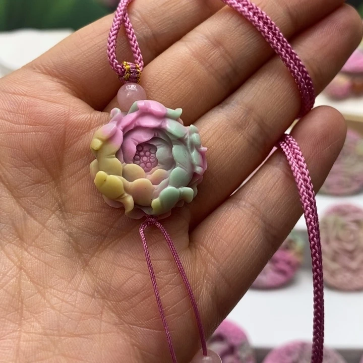 砖雕牡丹花吊坠绳子