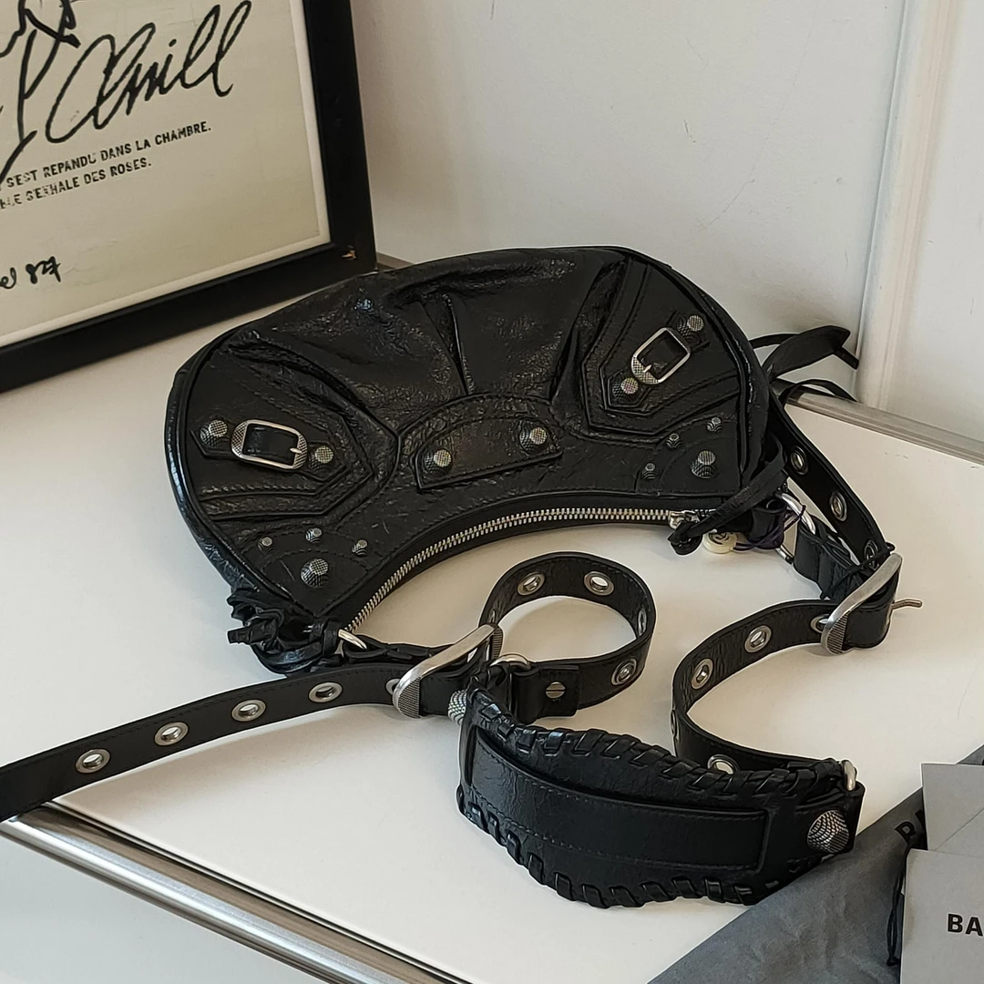 95新 Balenciaga/巴黎世家 油蜡le cagole xs月牙机车单肩包45277