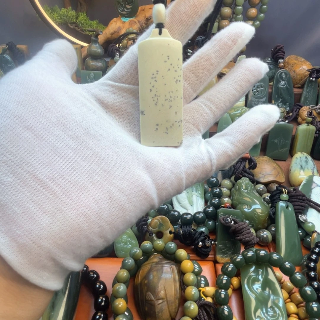 岫岩老玉（透闪石质玉）未镶嵌颈饰