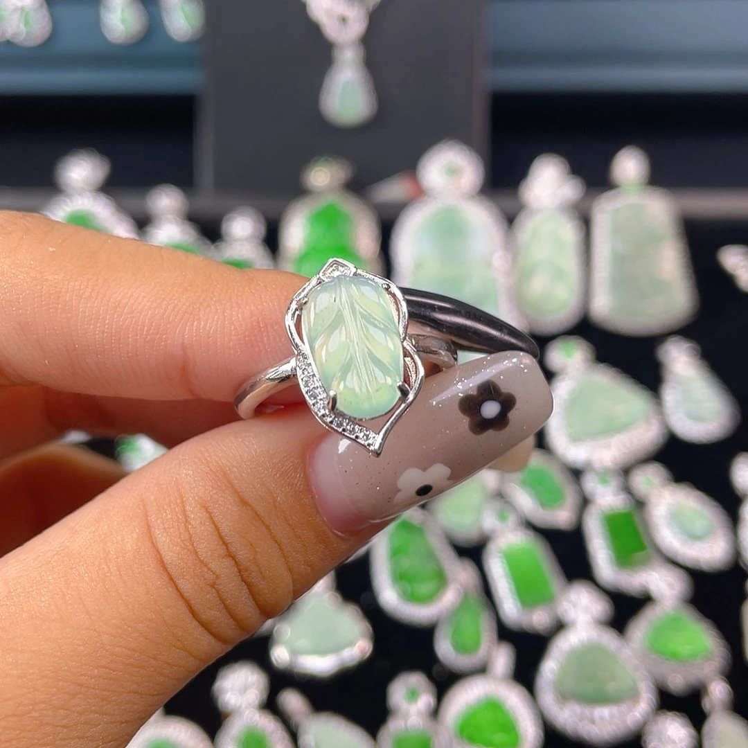 未镶嵌戒指翡翠戒指