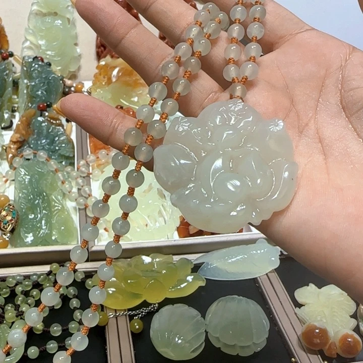 蛇纹石玉未镶嵌吊坠