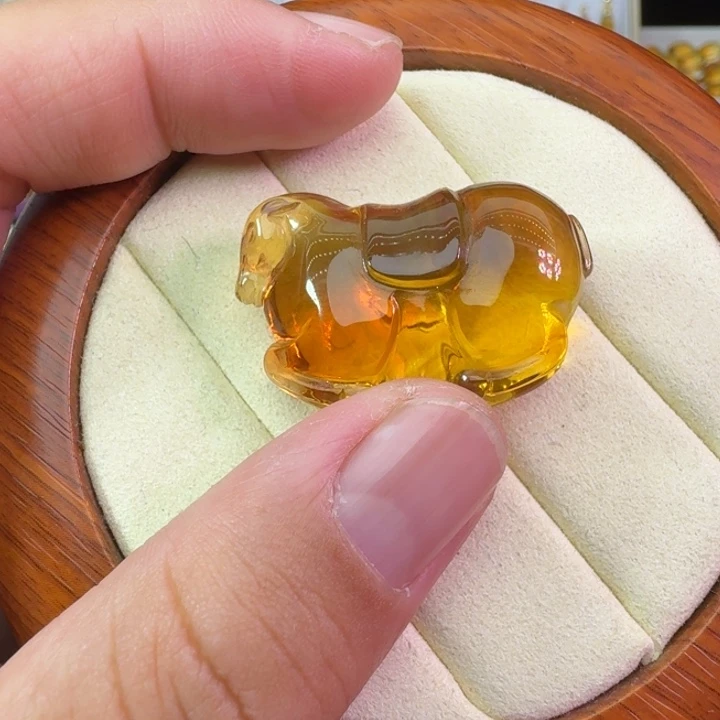 颈饰未镶嵌黄晶吊坠