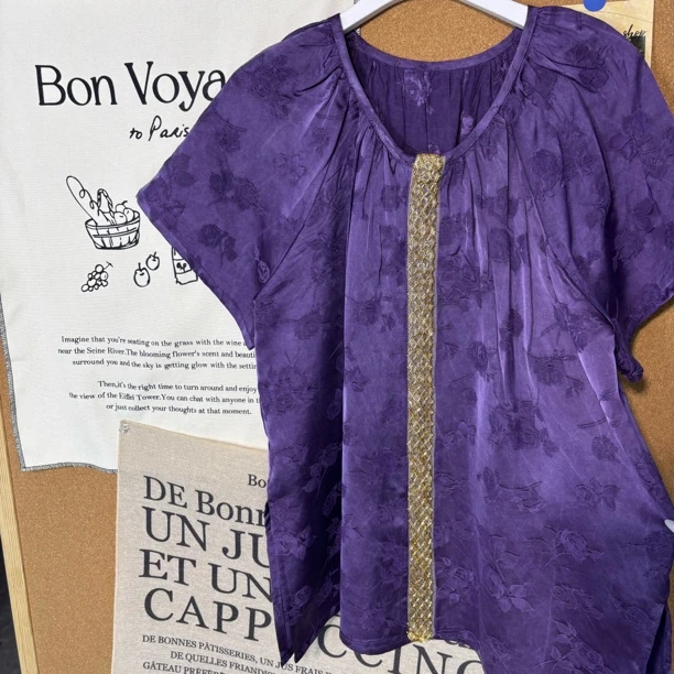 潼欣服饰店/紫色炒色丝丝上衣