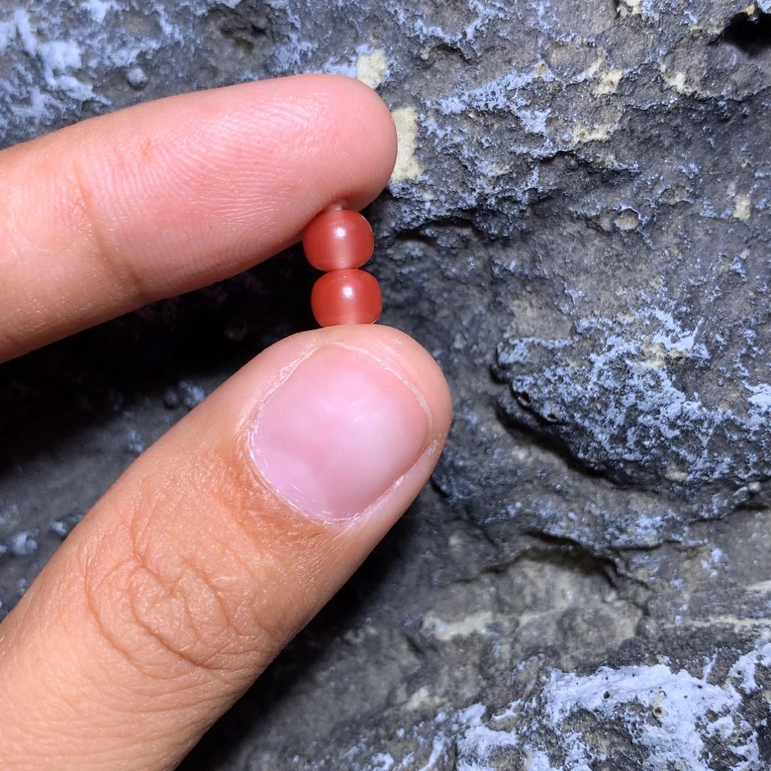 南红玛瑙未镶嵌玫红对珠5.6微沙带