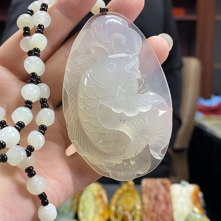 蛇纹石玉未镶嵌颈饰