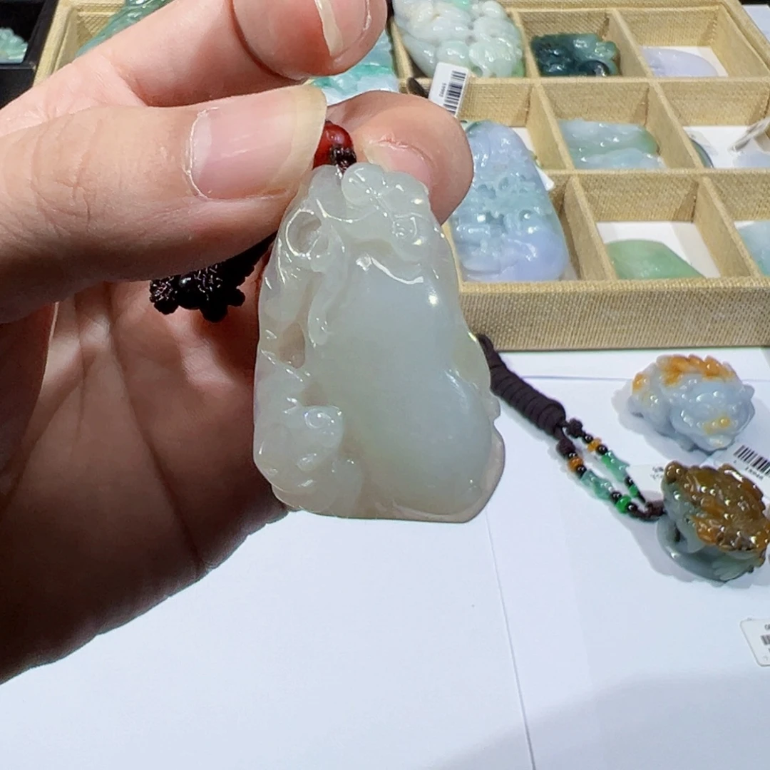 翡翠未镶嵌颈饰瓜