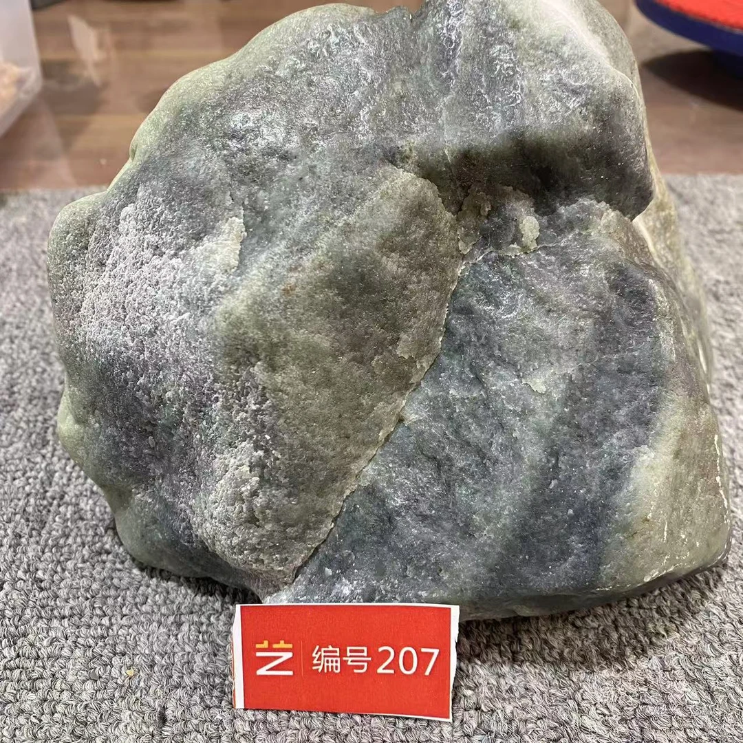 新疆玉料原石发一件编号207