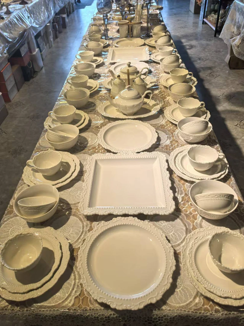 新款法式复古风陶瓷餐具套装76件套家用高档豪华陶瓷餐具套装新疆