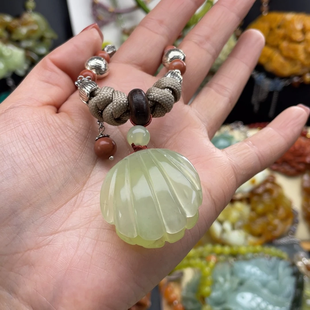 未镶嵌蛇纹石玉颈饰