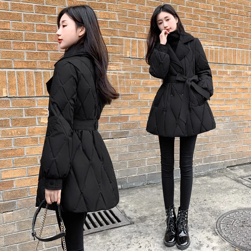 2025年新款女装冬季修身收腰中长款羽绒服女黑色西装领外套菱形格