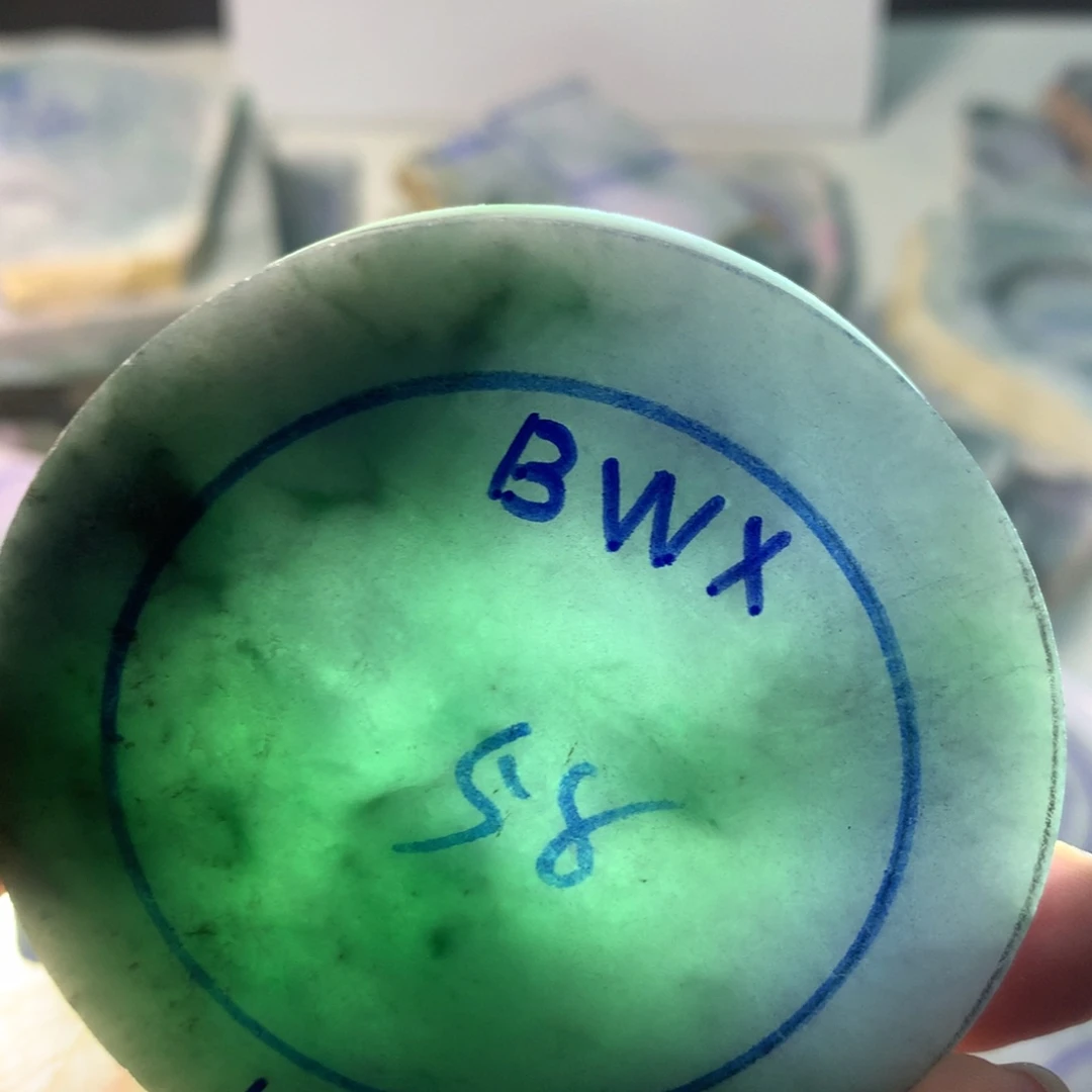 定制翡翠未镶嵌翡翠手镯