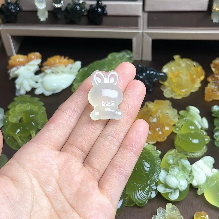 蛇纹石玉颈饰未镶嵌易**寒