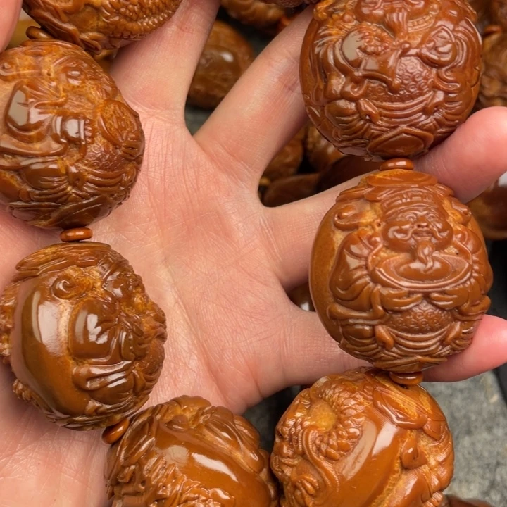 杨***航吊坠橄榄核橄榄核