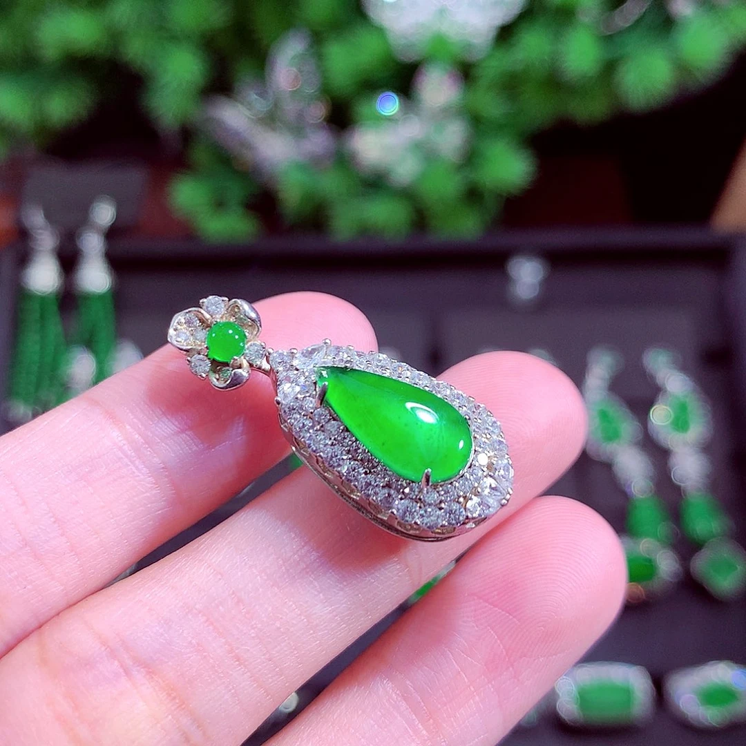 颈饰未镶嵌翡翠天然