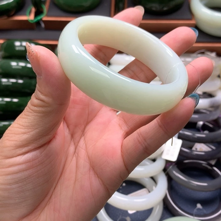 【闪购商品】未镶嵌手镯和田玉30