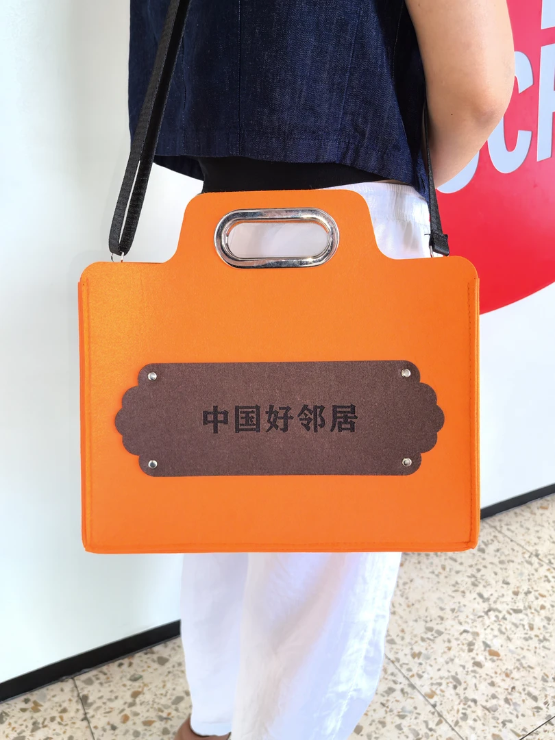 新款单肩斜挎包可手提托特包毛毡斜挎包手提袋