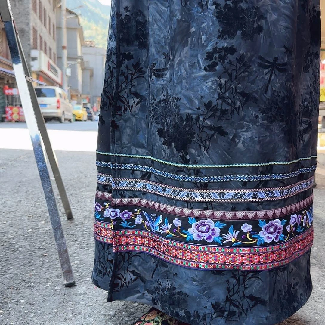 湘西苗族刺绣裙子