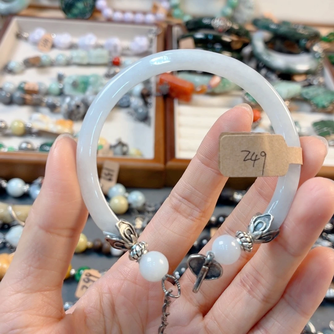 小***豆翡翠未镶嵌颈饰手串