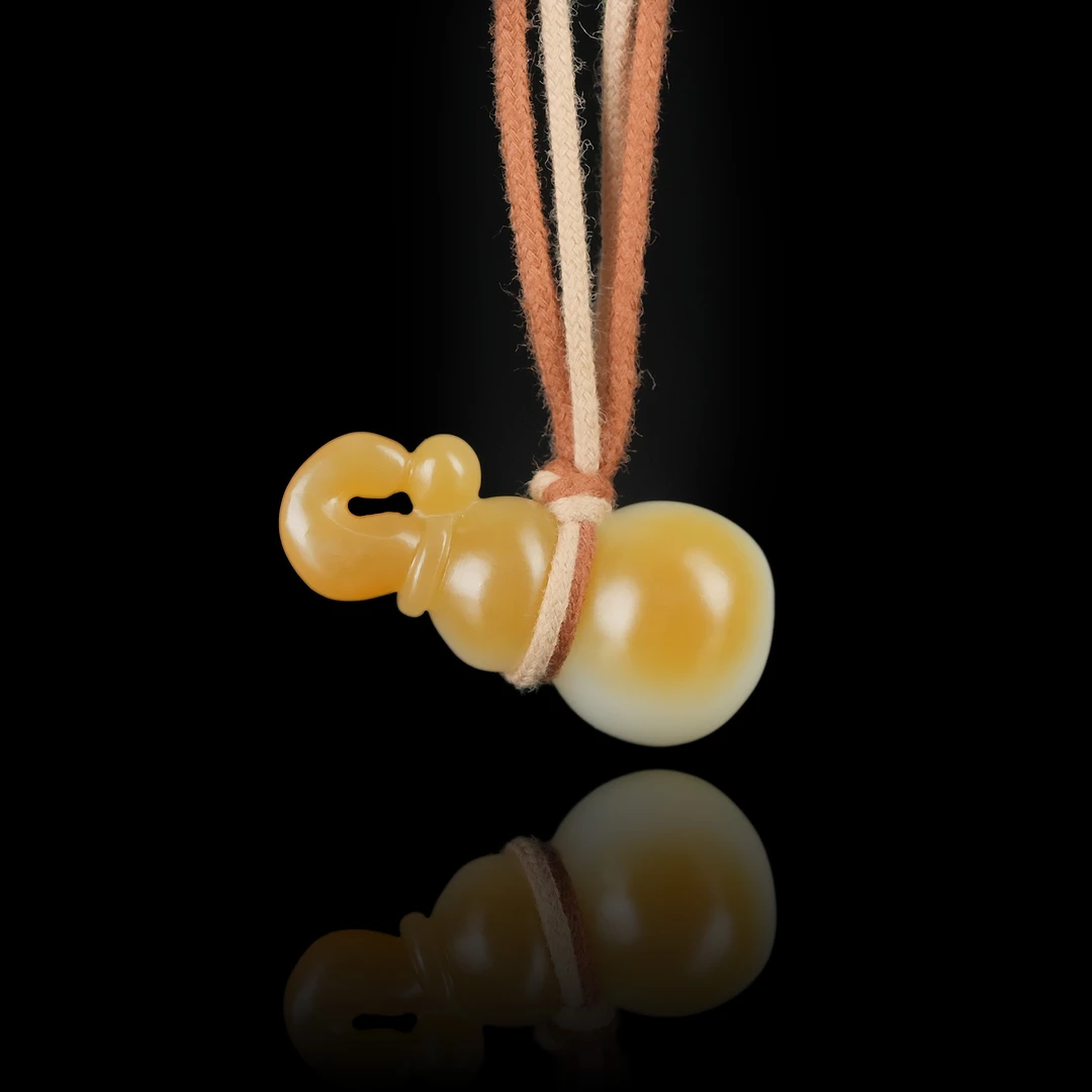 典藏级 和田玉且末糖白一口糖宝葫芦吊坠 39*20*19mm± H102503