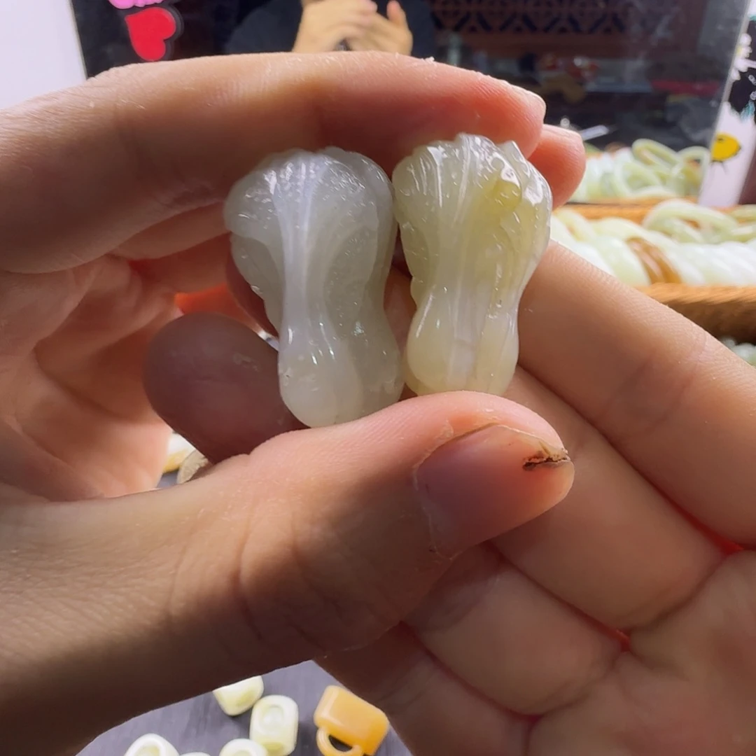 和田玉(青玉)未镶嵌吊坠(赠链)青白玉白菜