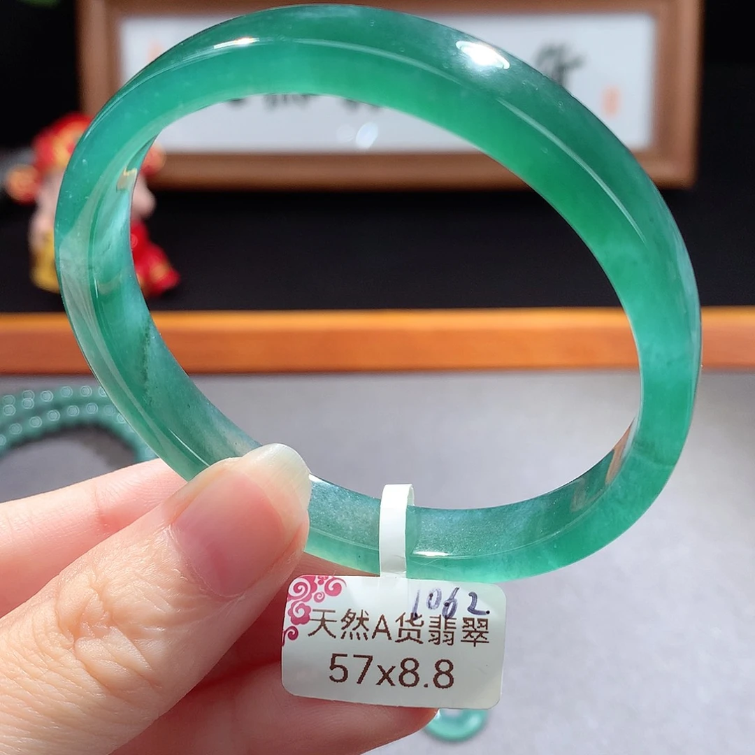 未镶嵌手镯（圆镯）翡翠