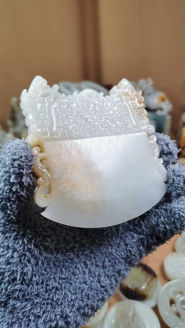 新疆和田白玉斧子摆件