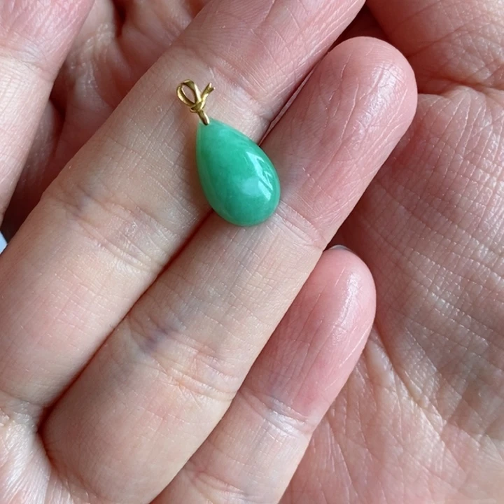 无***三翡翠18K金镶嵌颈饰水滴