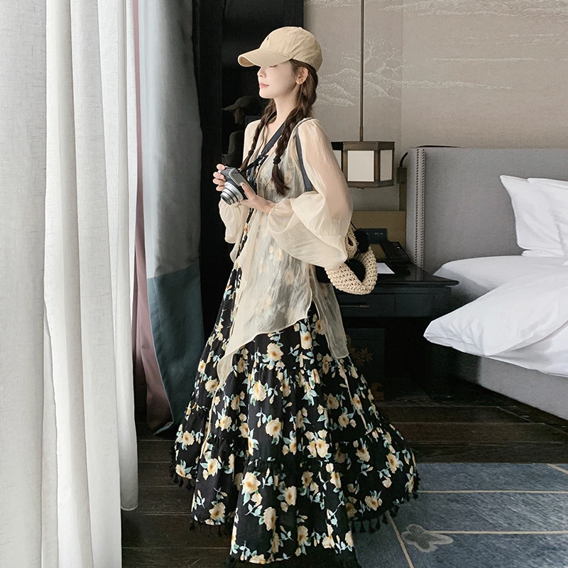2025夏季新款法式复古米色罩衫+碎花吊带裙两件套女设计感裙子