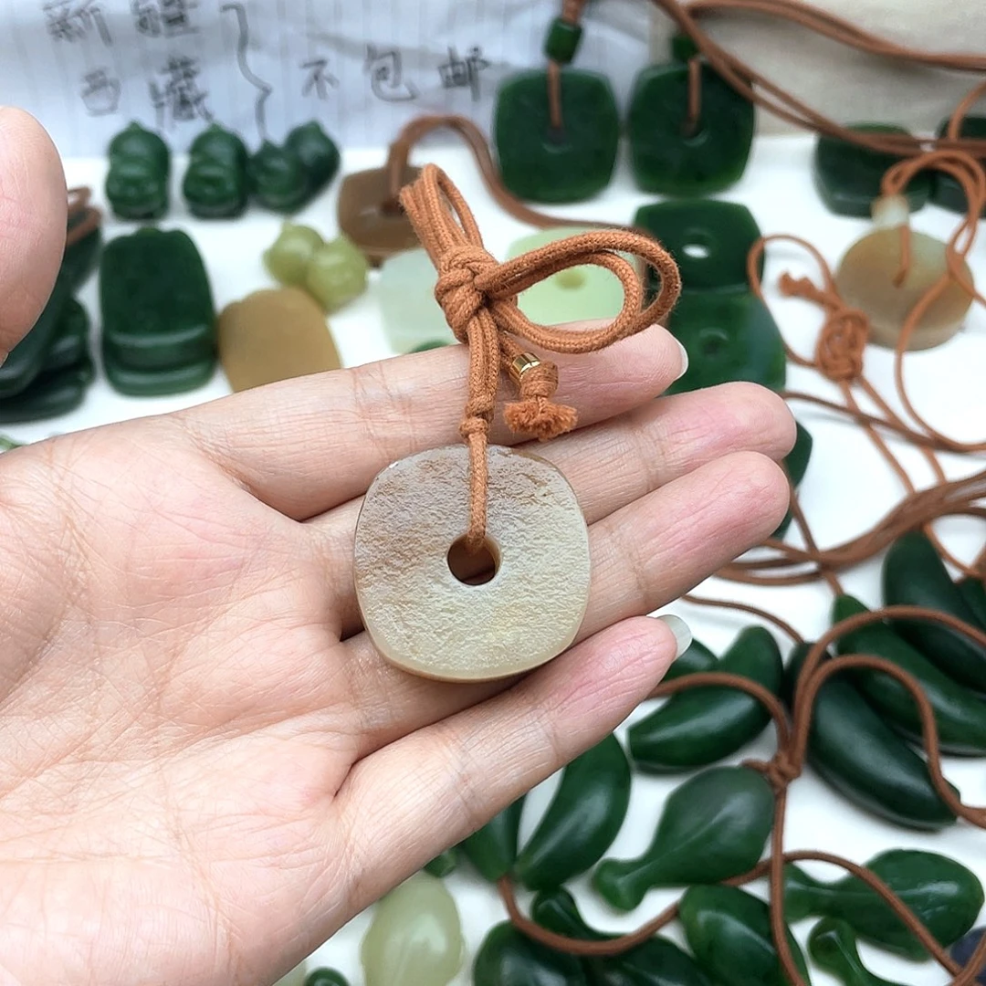 颈饰未镶嵌和田玉雾**花
