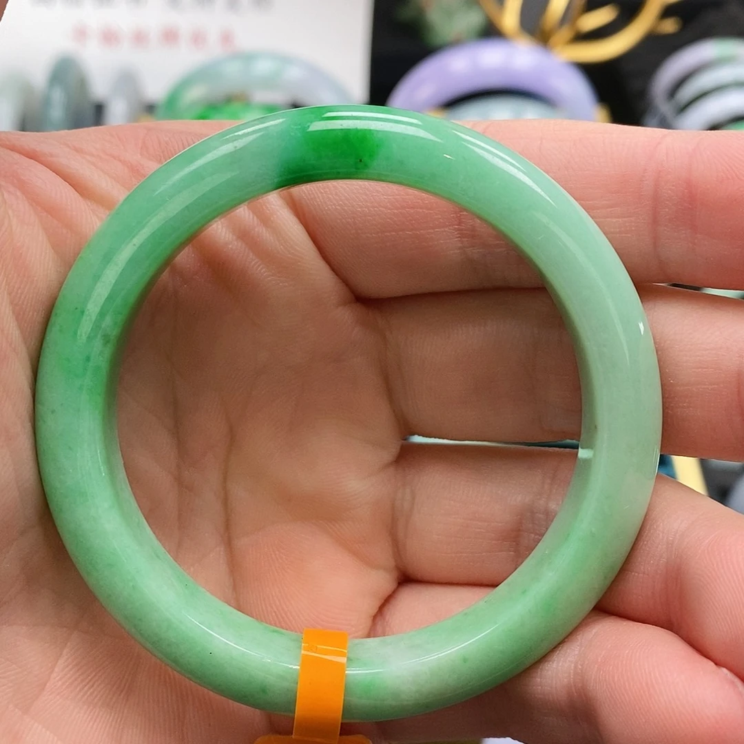 翡翠手镯未镶嵌缅甸翡翠