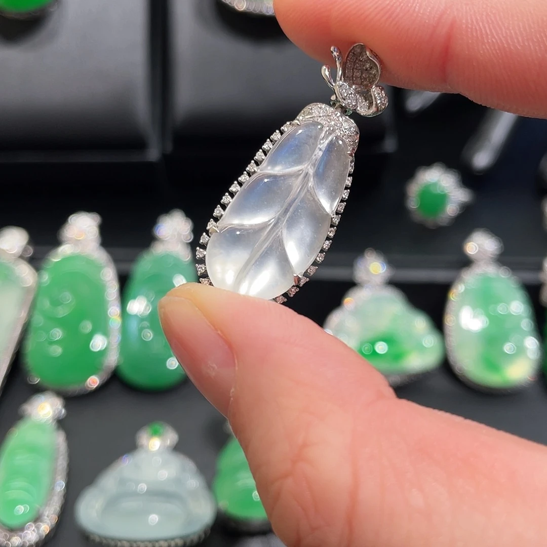 翡翠18K金镶嵌颈饰