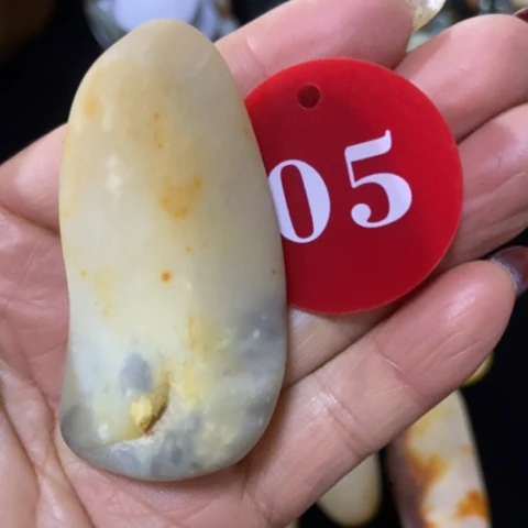 和田玉（糖玉）未镶嵌挂件