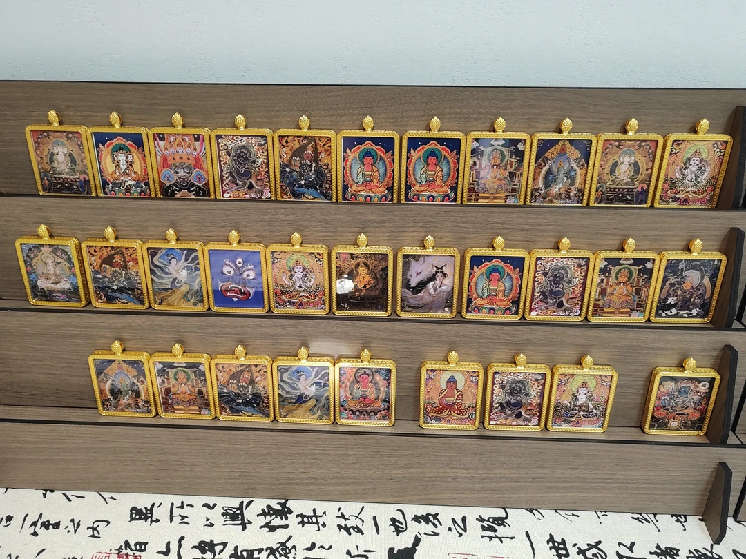 合金吊坠 半手绘描金唐卡。