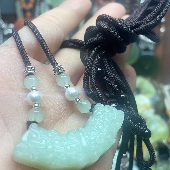 未镶嵌蛇纹石玉颈饰