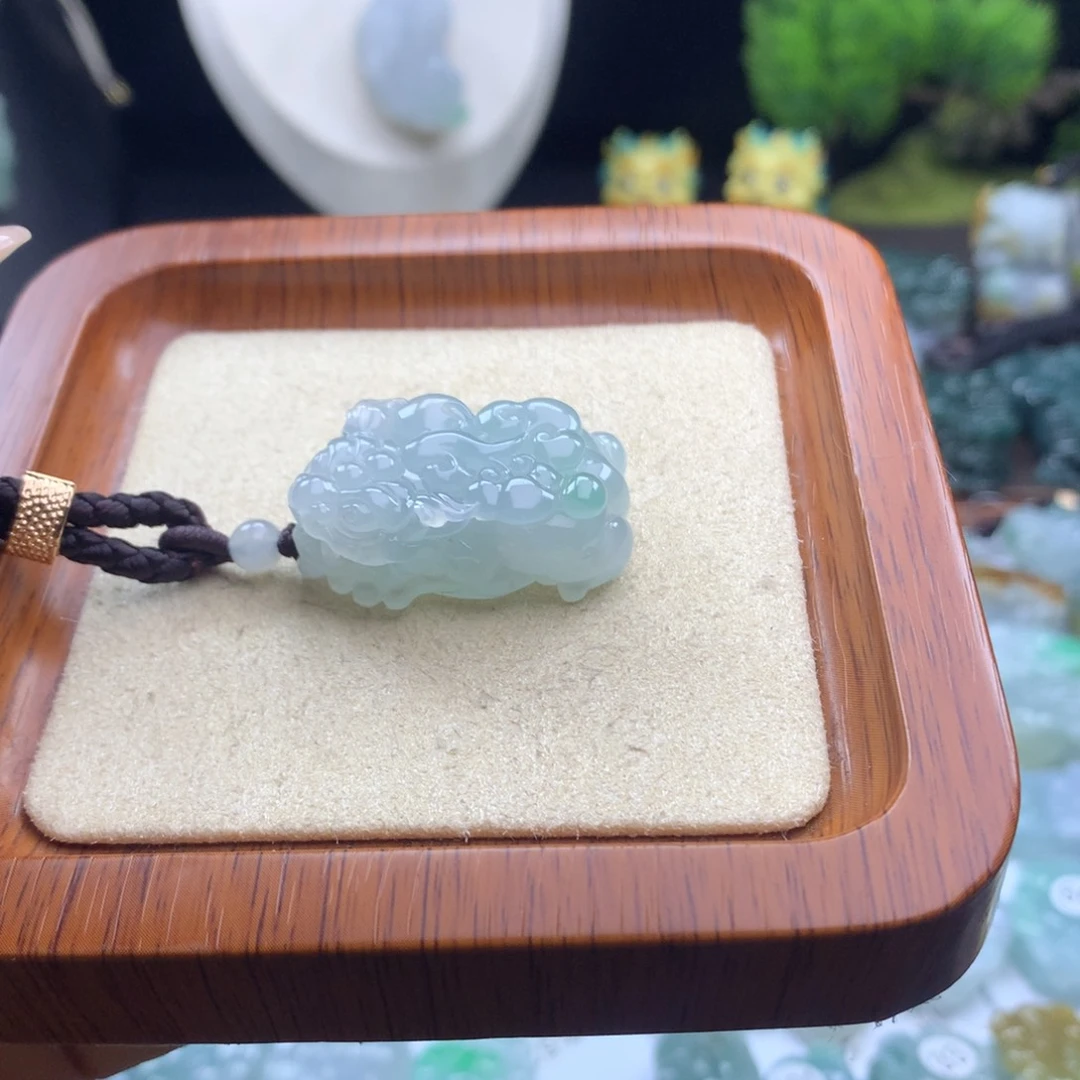 翡翠未镶嵌颈饰51