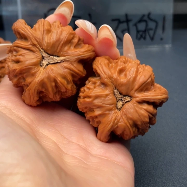 史***郎文玩核桃吊坠白狮子