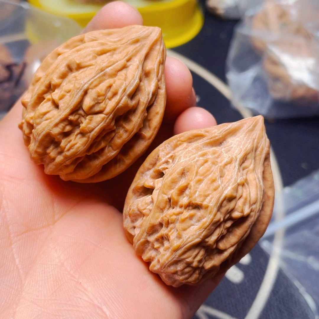 文玩核桃把件瓷瓶一对