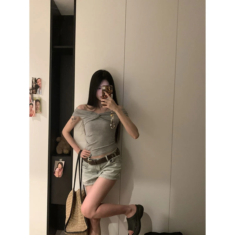 2025夏季新款辣妹闪闪碎钻交叉一字肩修身灰色短上衣百搭短裤套装