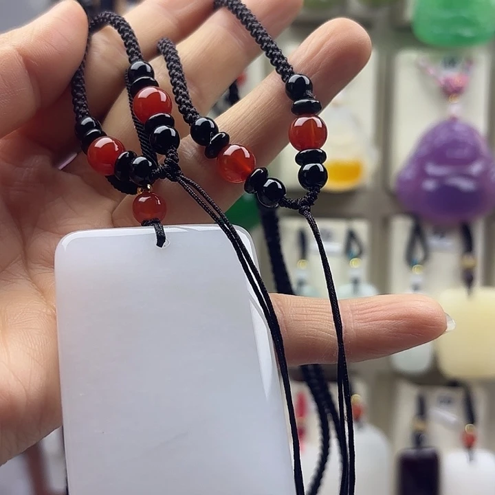 瑫***瑫石英质玉未镶嵌颈饰